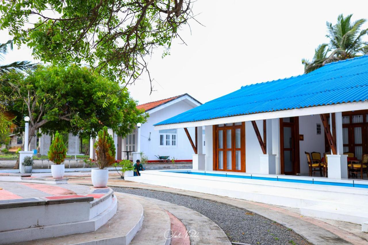 Ceylonta Beach Resort And Spa Hambantota Exterior foto
