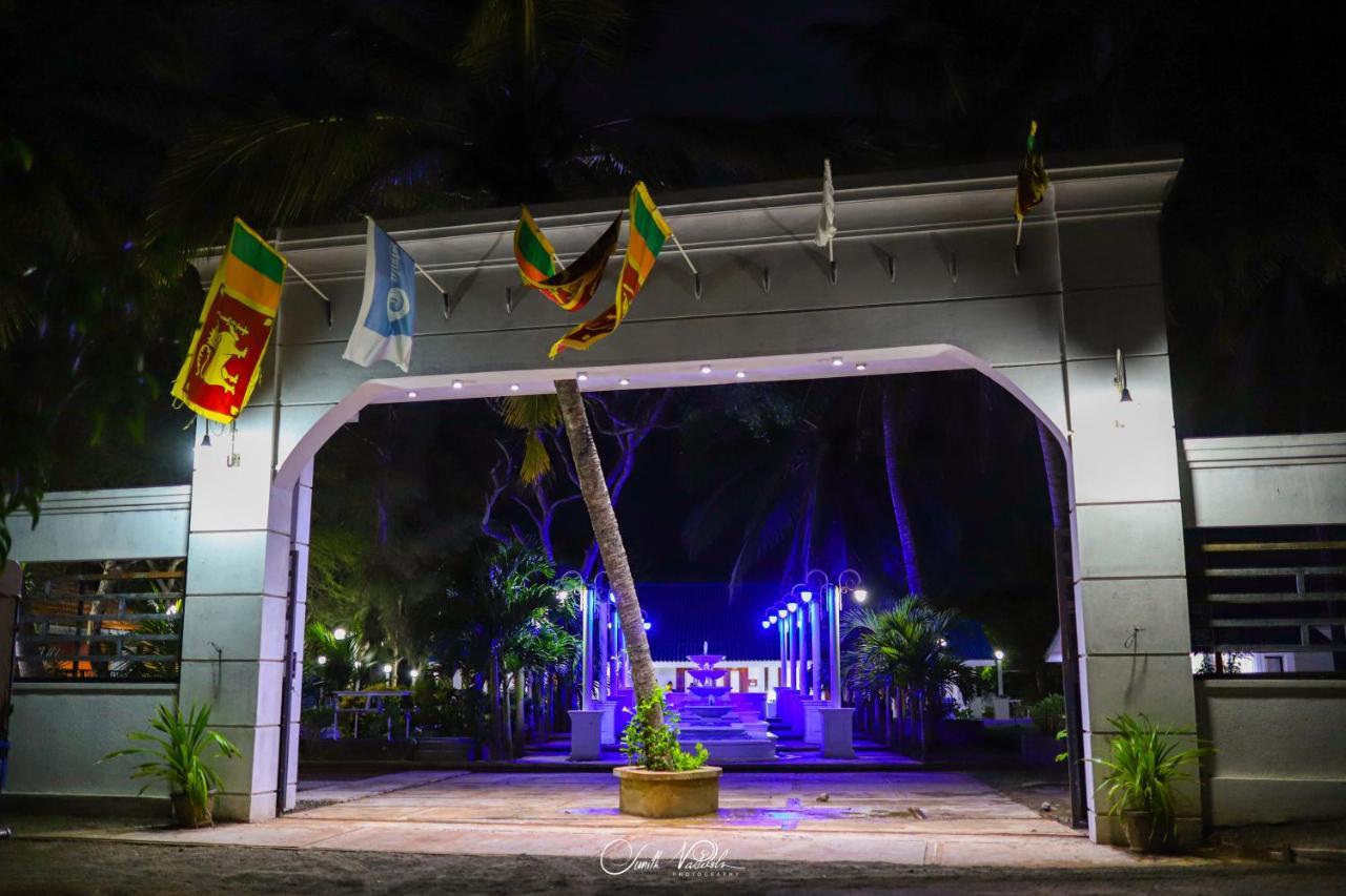 Ceylonta Beach Resort And Spa Hambantota Exterior foto
