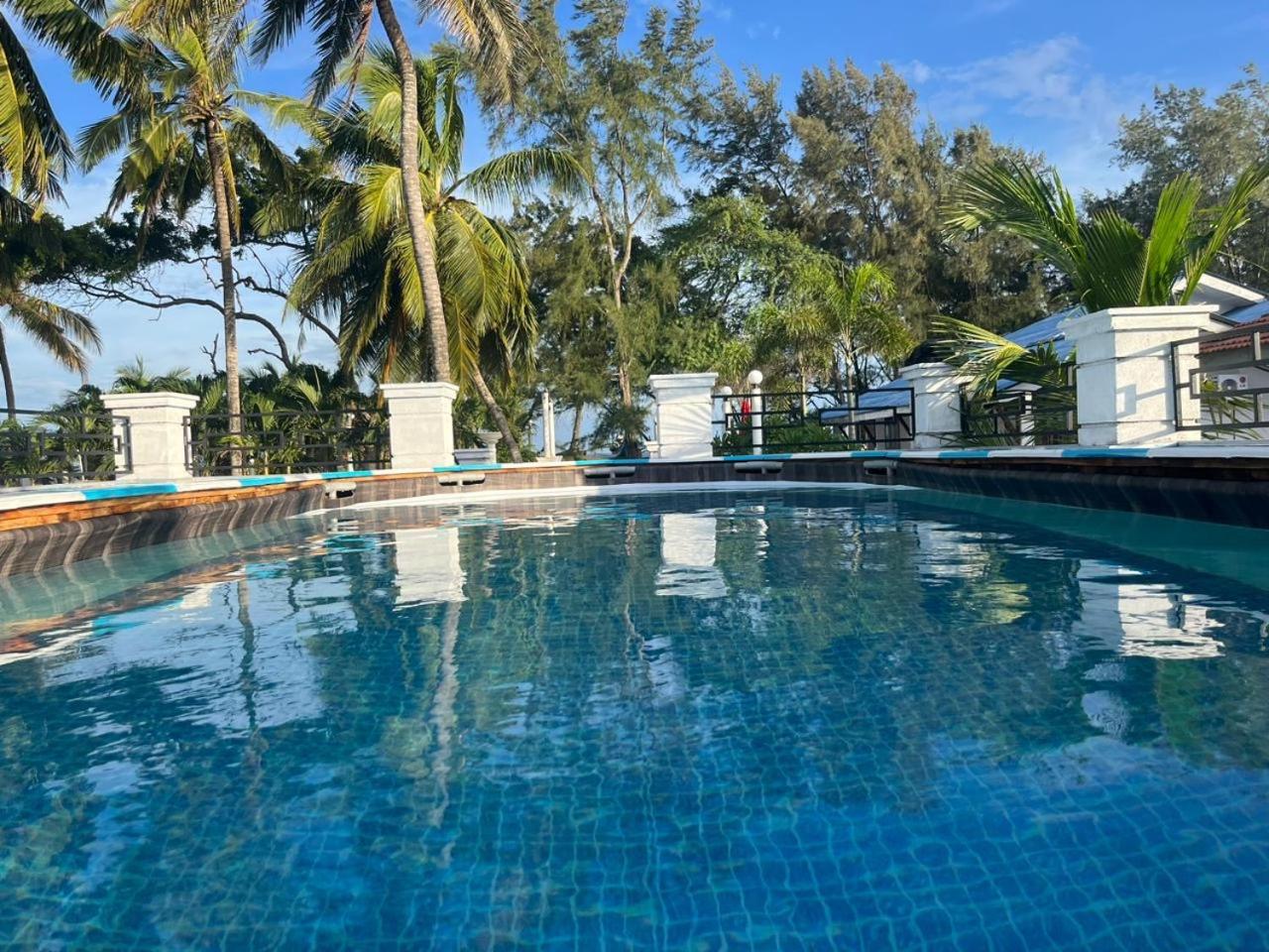 Ceylonta Beach Resort And Spa Hambantota Exterior foto