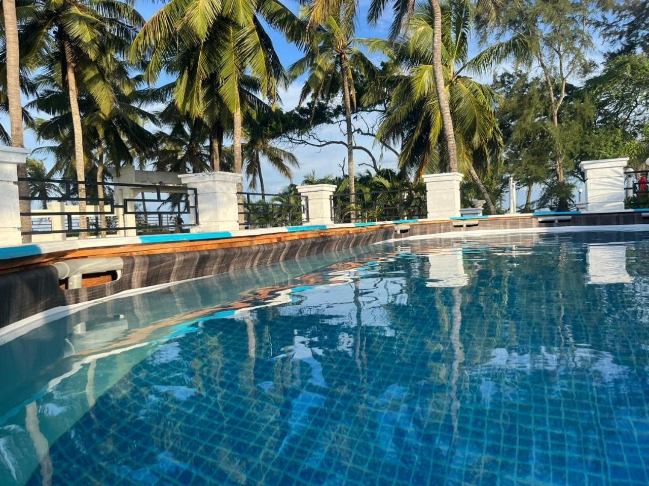 Ceylonta Beach Resort And Spa Hambantota Exterior foto